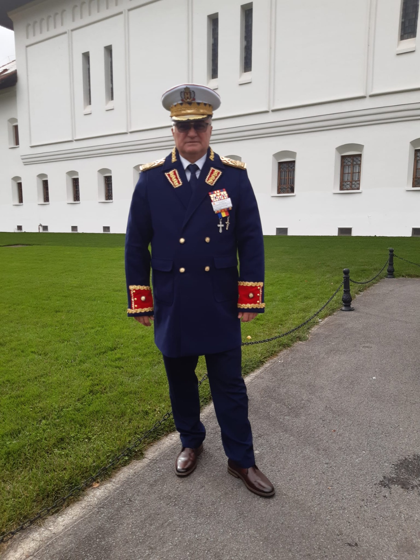 FOTO : ES Imparatul in deplasare pentru a asista la slujba de la manastirea  Brancoveanu de la Sambata de Sus jud. Brasov 