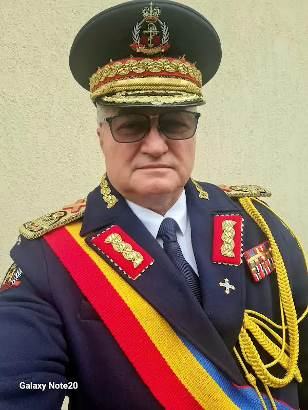 FOTO : ES Imparatul ortodox in exercitiul functiunii ca Sef de Stat